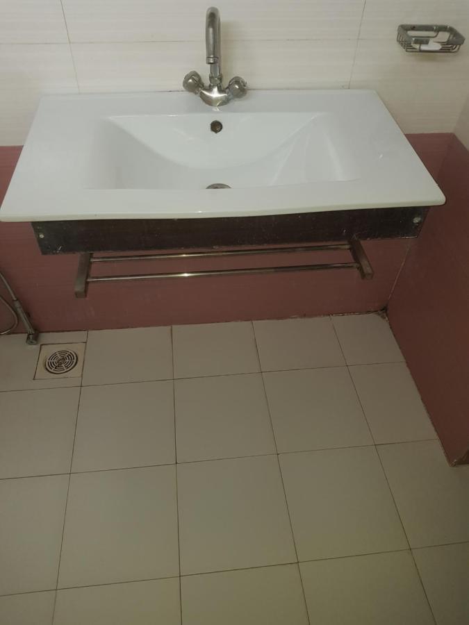 Crown Castle Peshawar Hotel Buitenkant foto