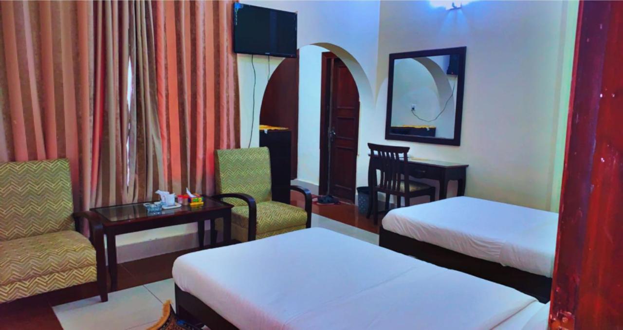 Crown Castle Peshawar Hotel Buitenkant foto