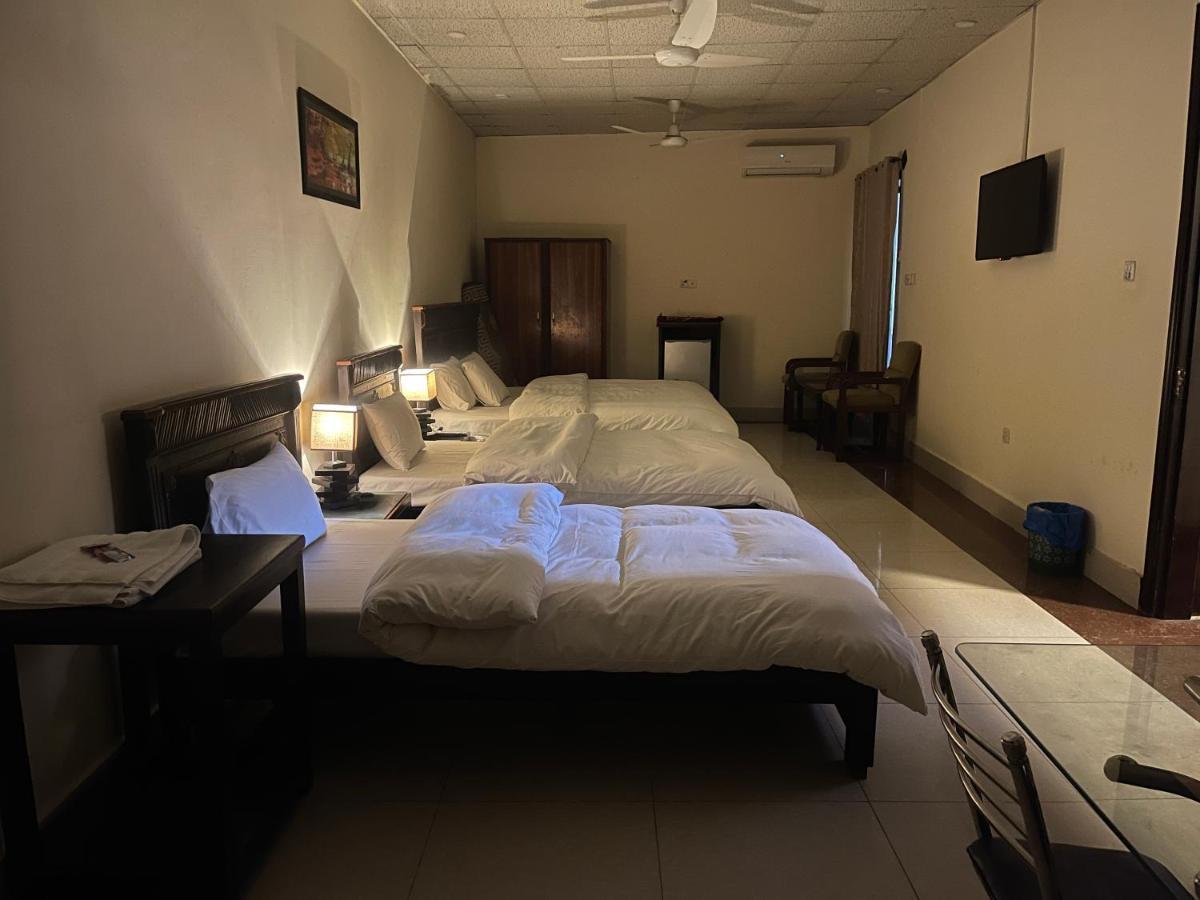 Crown Castle Peshawar Hotel Buitenkant foto